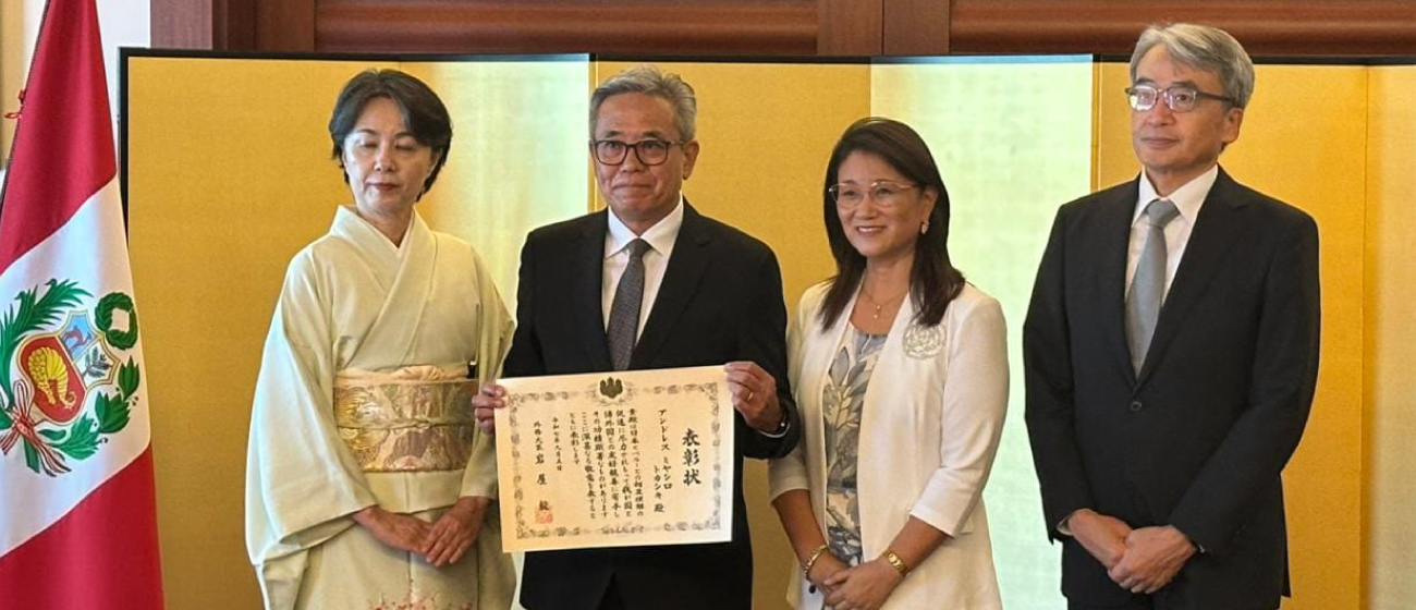 Andrés Miyashiro, Gerente de Negocios de Abaco, recibe el Premio del Canciller de Japón 